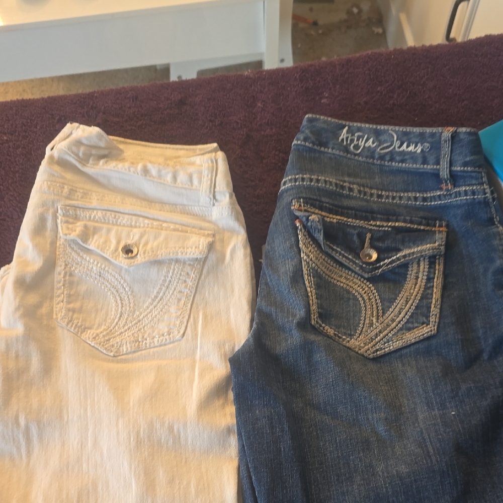 Women's Blue and White Cropped Jeans